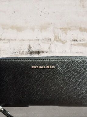 Michael Kors Michael Kors Jet Set Travel Continental Wallet Black NWT